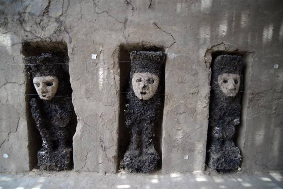 Hallan 19 esculturas de madera en una ciudadela precolombina en el norte de Perú