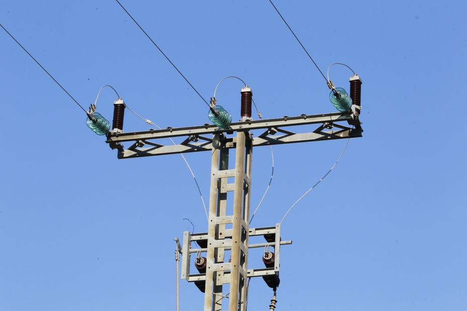 Las grandes eléctricas consideran que la retribución para las redes que propone la CNMC es insuficiente
