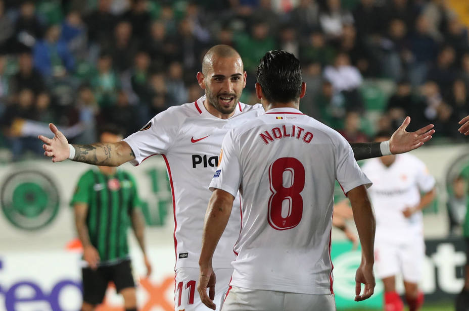 Nolito celebra el primer gol del Sevilla en Turquía (EFE)