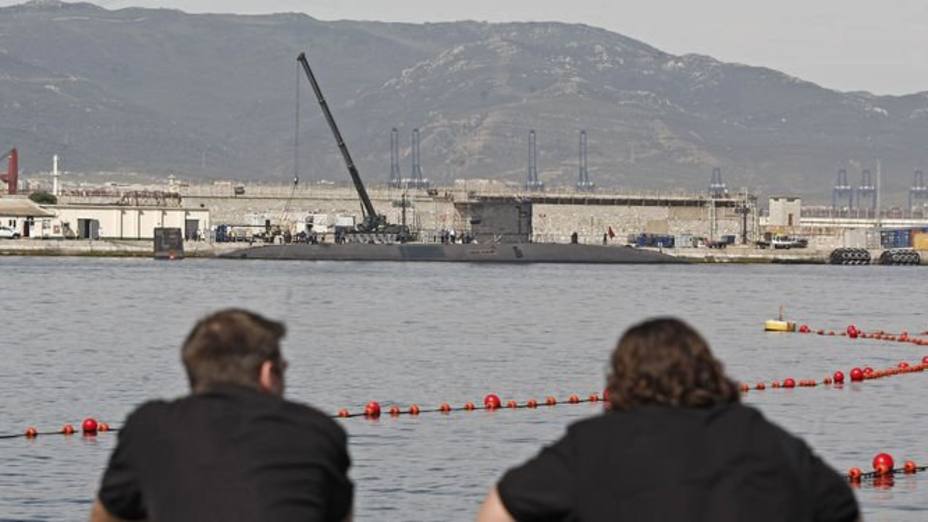 Alerta en Gibraltar por una embarcación española que ha seguido a un submarino nuclear británico