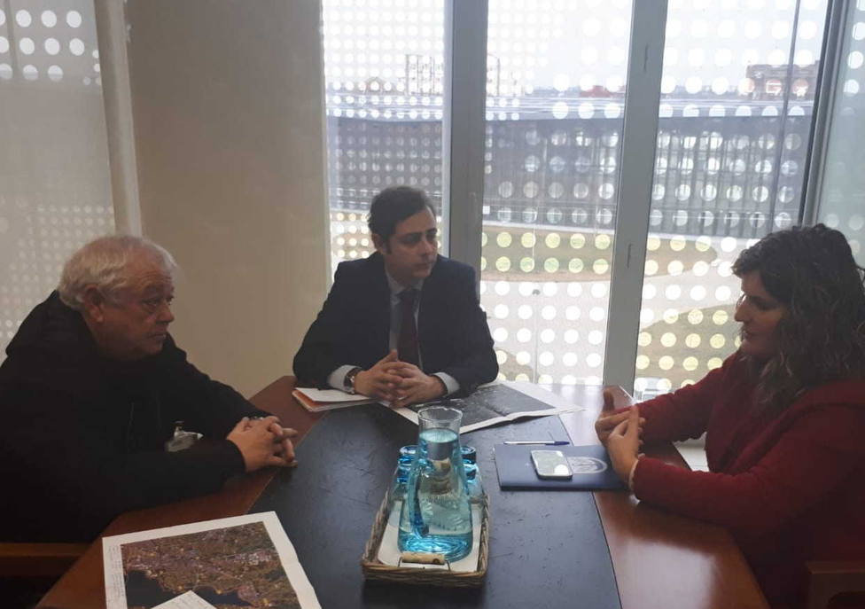 Reunión en León entre la alcaldesa de Narón y el subdirector de Operaciones Centro de la Red Noroeste de ADIF