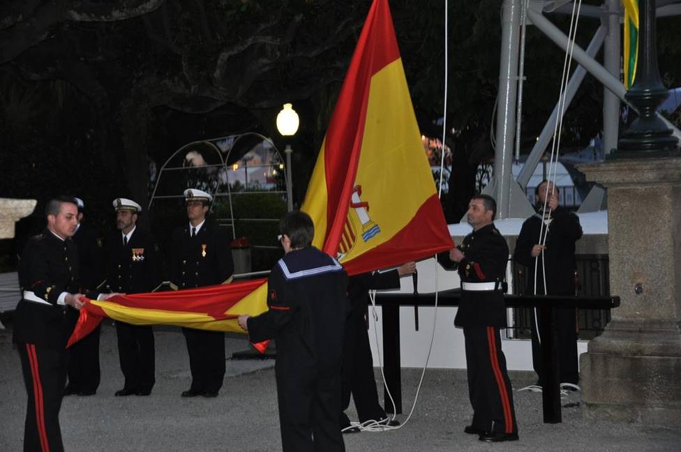 Foto de archivo de un arriado de la Bandera Nacional en Herrera - FOTO: Armada