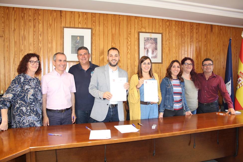 Firma de acuerdo de gobierno en el Ayuntamiento de Ondara.