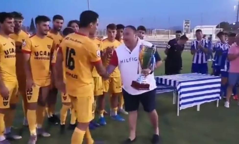 El UCAM Murcia se lleva el trofeo Manny Pelegrín