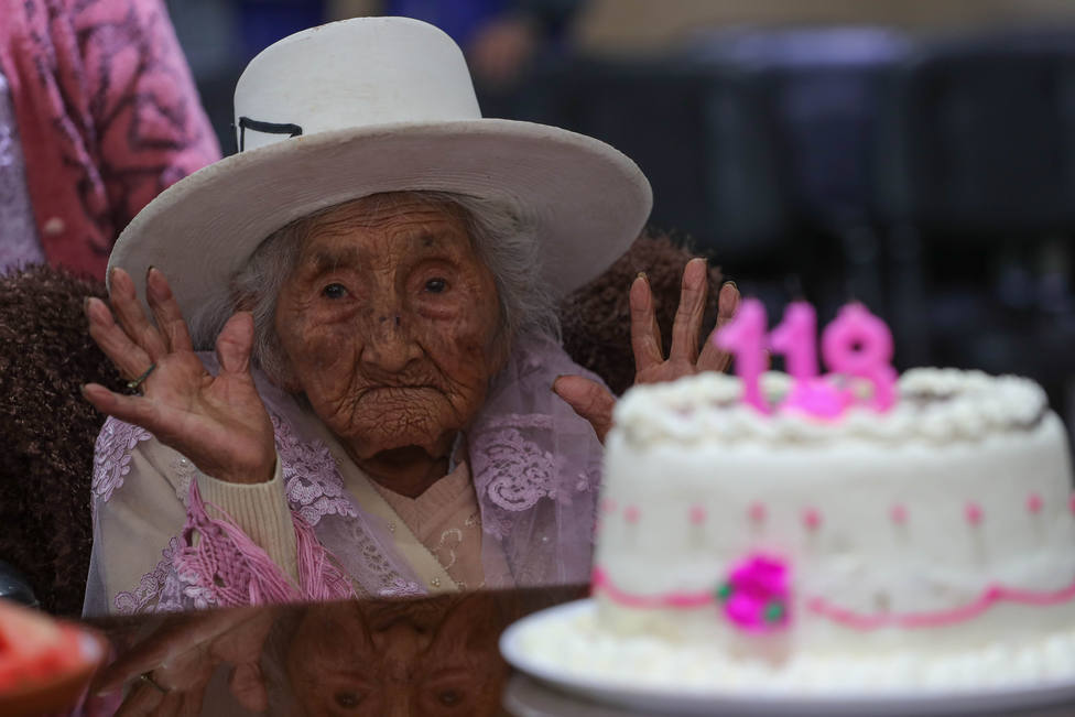 La boliviana Mamá Julia celebra sus 118 años en espera del récord Guinness