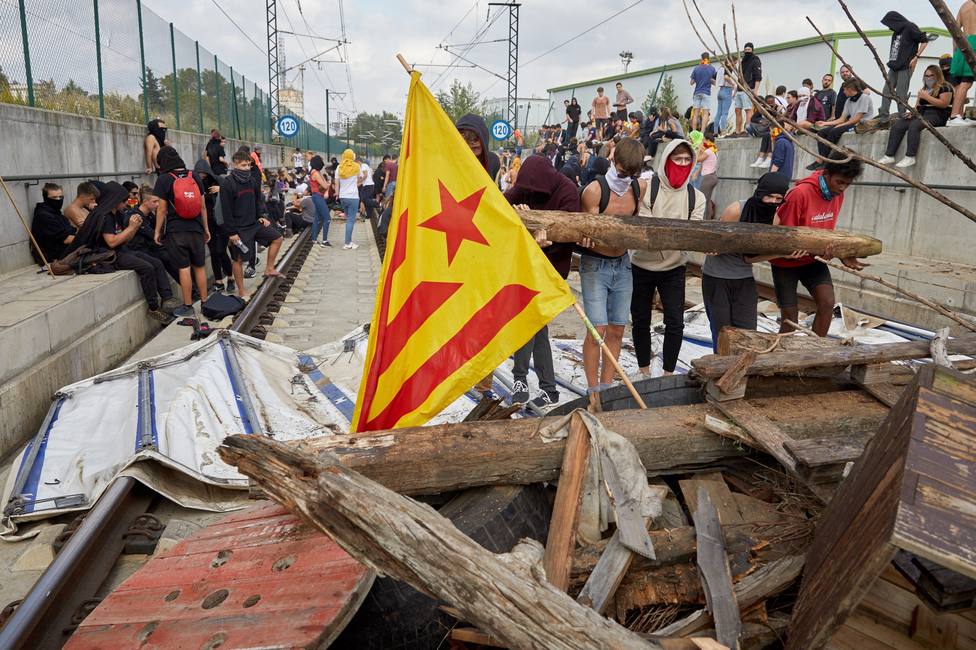 Interrumpido el AVE entre Barcelona y Figueres (Girona) por un sabotaje