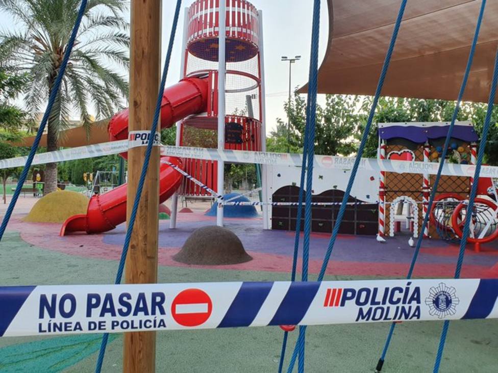El Ayuntamiento cierra instalaciones deportivas y zonas de juegos infantiles de los parques y jardines
