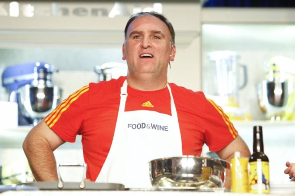 En la imagen el cocinero asturiano José Andrés en plena faena