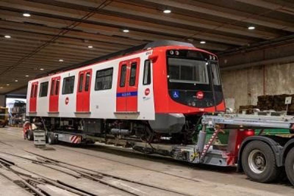 TMB recibe el primero de los cuatro trenes que reforzarÃ¡n la L1 de Metro