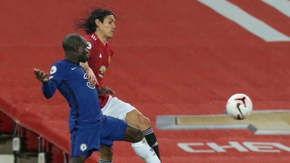 El United se atasca ante el Chelsea en el debut de Cavani; Fabianski evita la victoria del City