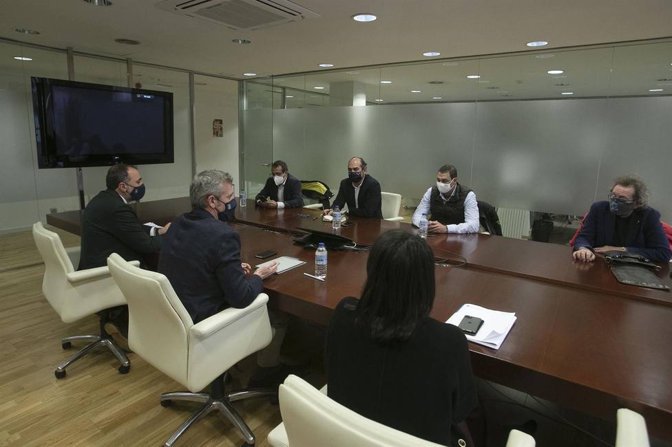 Reunión entre representantes de la Xunta y de los hosteleros - FOTO: Xunta