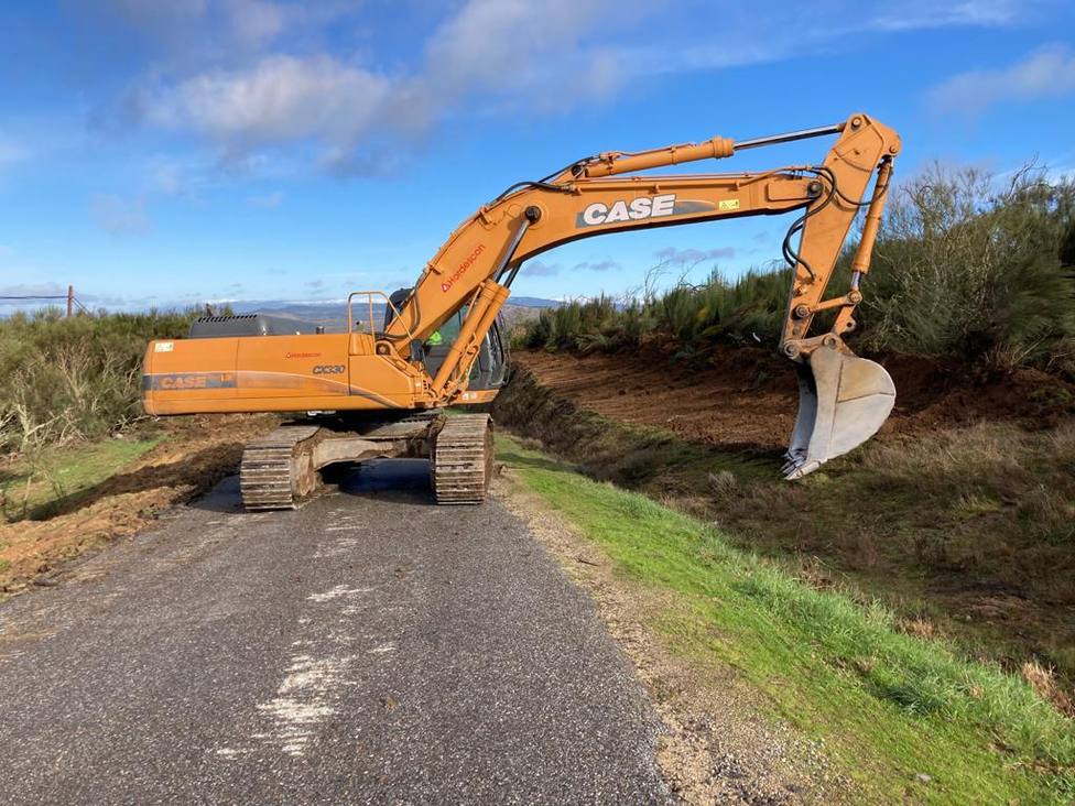 Obras en la carretera de Vilardevós a la frontera con Portugal