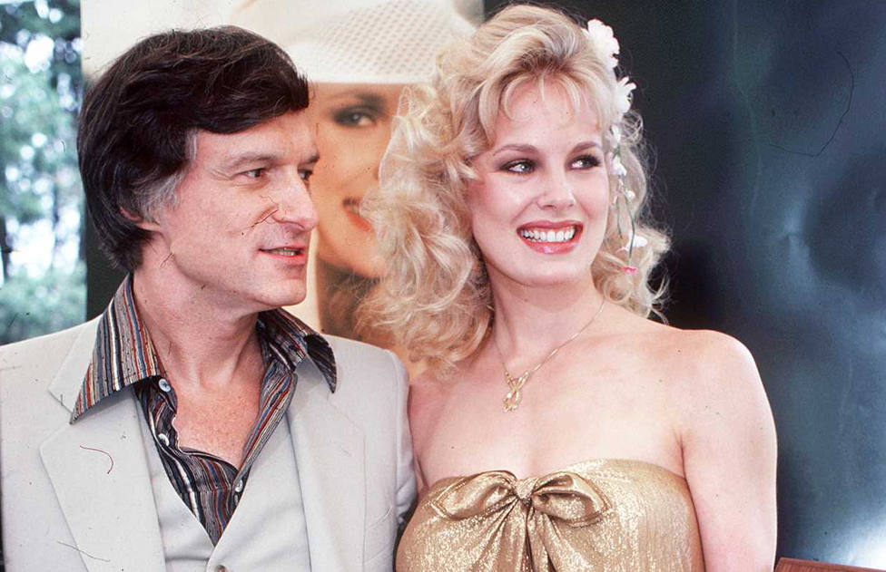 Fotografía de Hugh Hefner con Dorothy Stratten en el anuncio de la chica Playboy 1980