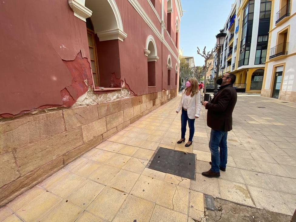 Lorca acomete trabajos para acabar con las humedades que afectan al edificio del Teatro Guerra