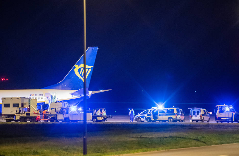 La Policía de Alemania registra un avión en una parada no programada en el aeropuerto de Berlín