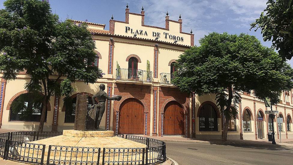 Fachada de la plaza de toros de Fuengirola (Málaga)