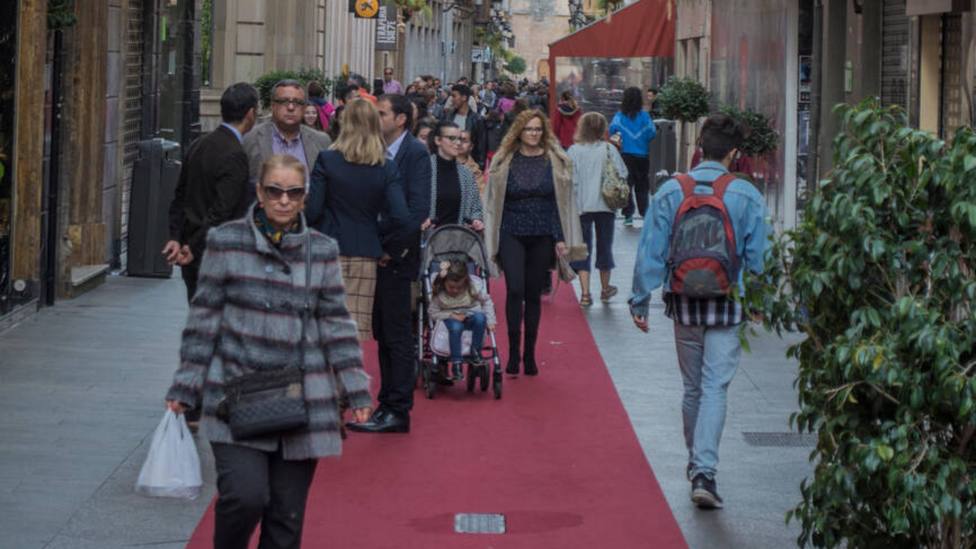 Un cartero de Murcia despierta de la siesta a una vecina para darle una inesperada noticia: Con cara rara