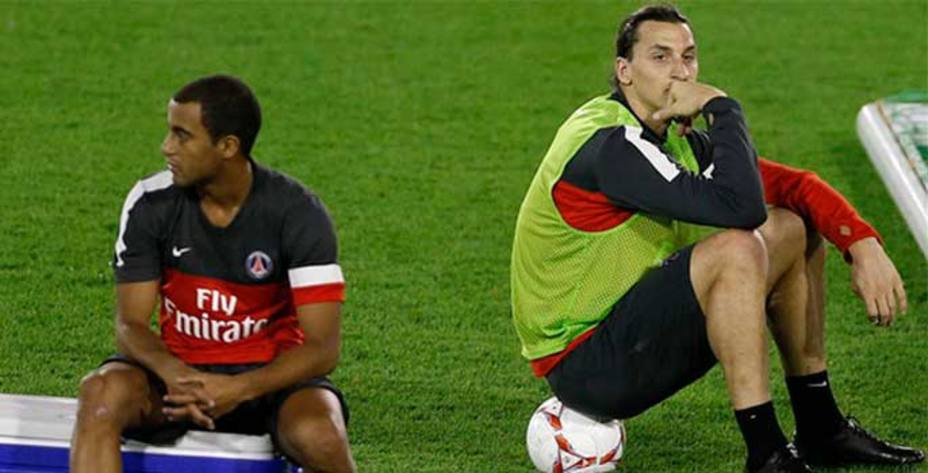 Lucas Moura y Zlatan Ibrahimovic (Reuters)