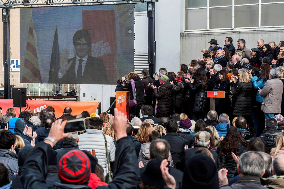 Puigdemont interviniendo por videoconferencia en el acto de Juntx Per Catalunya en Sant Julià de Ramis