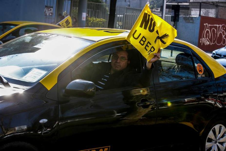 La tensa relación entre taxistas y conductores privados VTC en Europa