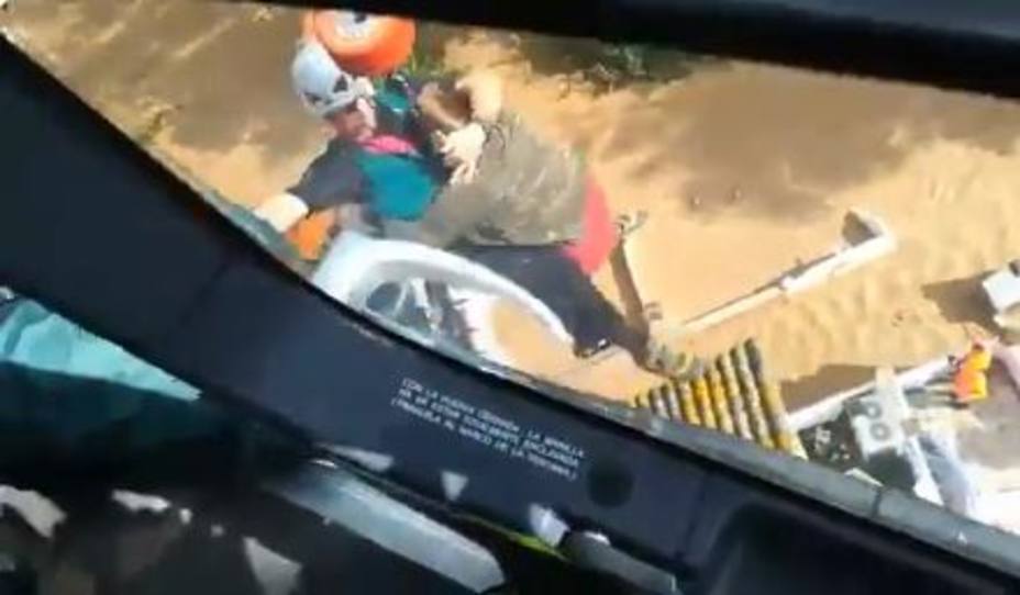 El impresionante rescate de las familias atrapadas por las inundaciones en Málaga