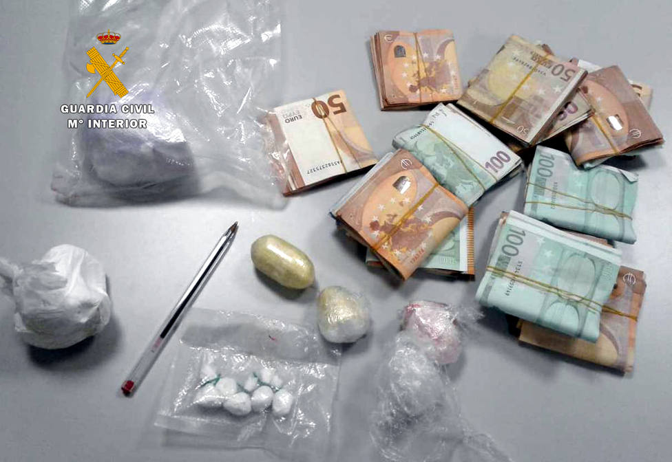 La Guardia Civil detiene a dos personas por tráfico de drogas