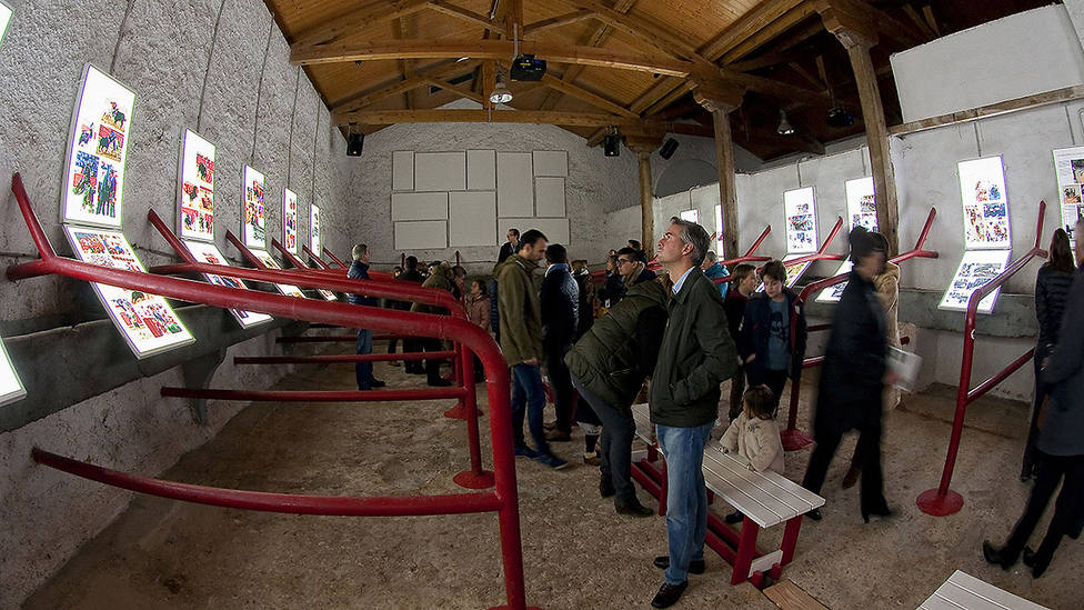 Imagen de una de las exposiciones que contiene la visita turística a la plaza de Pamplona