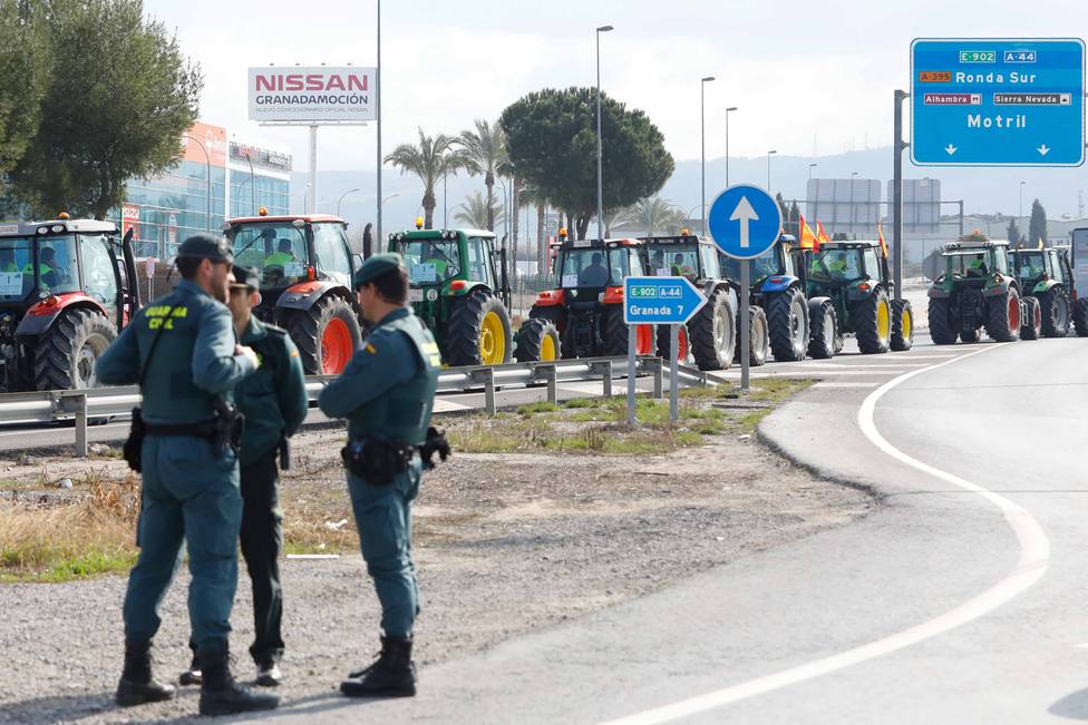 Libertad con cargos para 4 agricultores detenidos por agresión a policías tras la tractorada