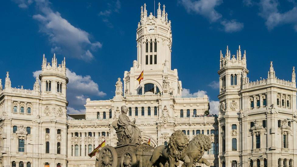 Madrid pone a disposición de sus ancianos un teléfono gratuito solidario
