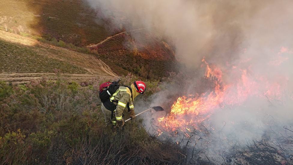 Incendio en Vilamartín de Valdeorras en pleno estado de alarma