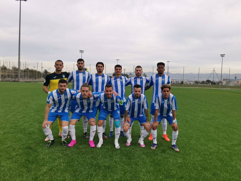64 jugadores han pasado por las filas del Lorca FC