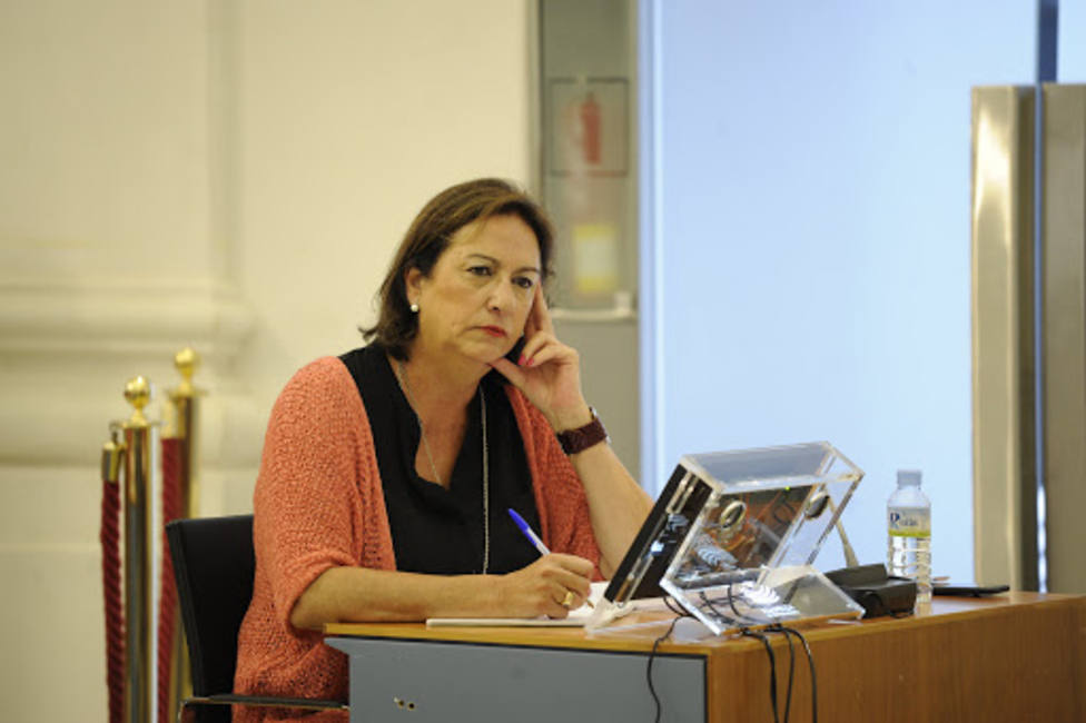 Consuelo Rodríguez Piriz en una comisión en la Asamblea de Extremadura