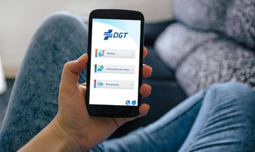 La DGT pone a tu disposición una aplicación móvil gratuita para que puedas llevar tu documentación.