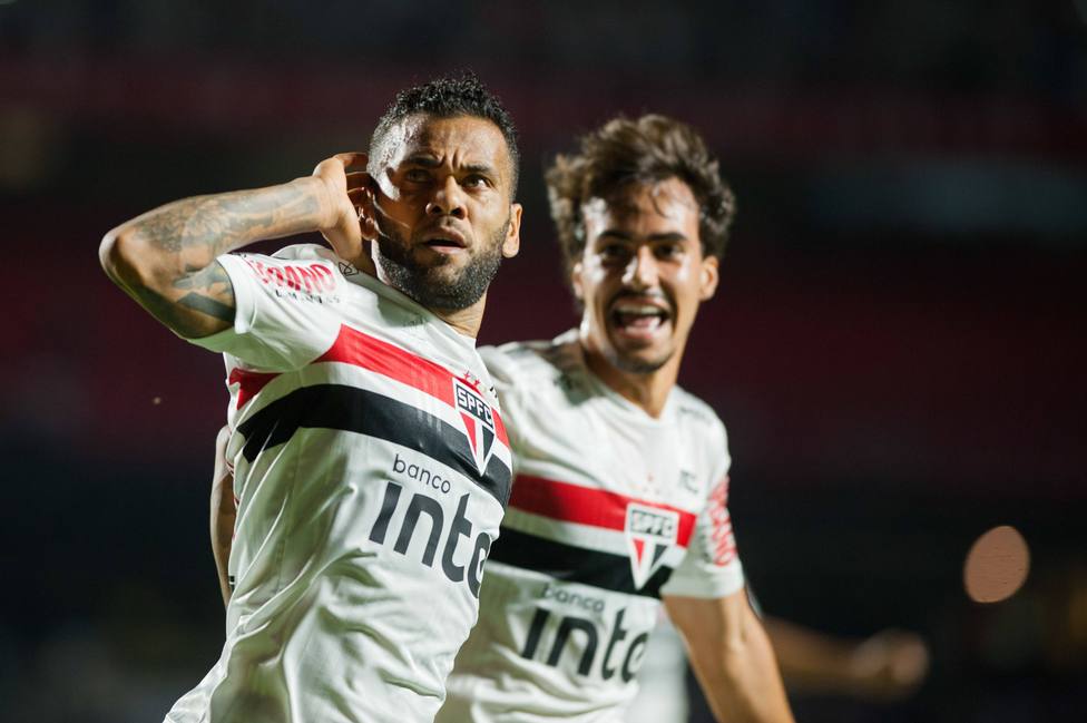 Dani Alves rescinde su contrato con el Sao Paulo