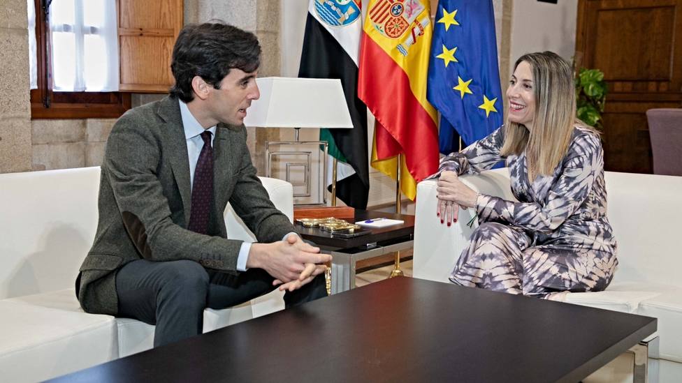 El diestro Juan Ortega junto a María Guardiola, presidenta de la Junta de Extremadura