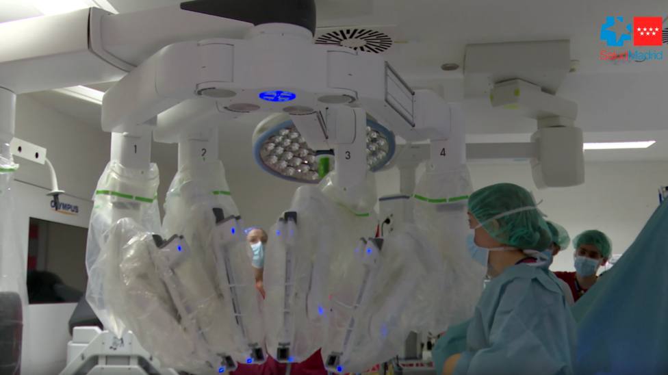 La sanidad pública madrileña, pionera en España en la extracción parcial de hígado de donante vivo mediante cirugía robótica