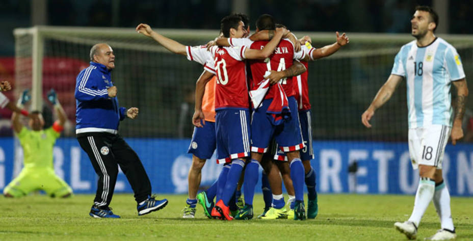 Argentina cayó en casa ante Paraguay y sique quinta. Reuters.