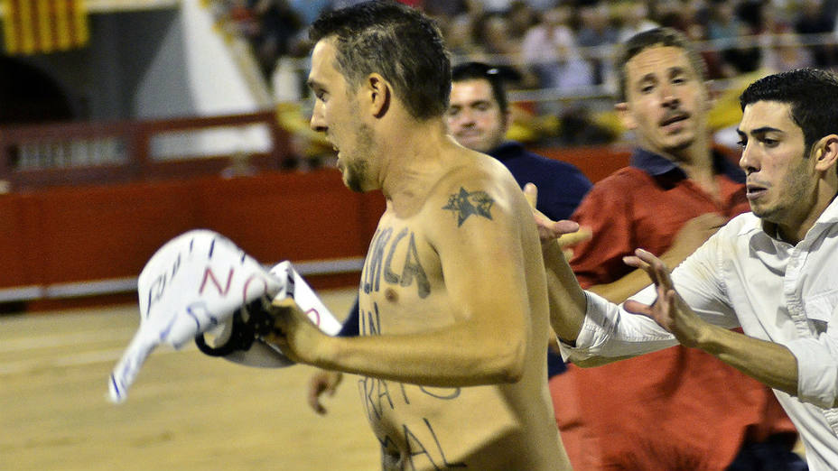 Peter Jannsen durante un asalto al ruedo del Coliseo de Palma de Mallorca en 2015. ARCHIVO