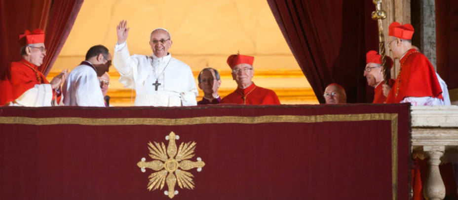 El Papa Francisco en el balcón de la plaza de San Pedro. Getty