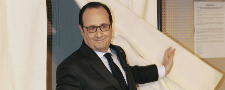El presidente frances, Francois Hollande votando. Reuters