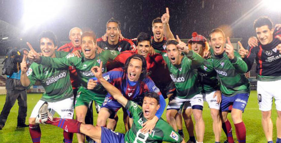 Los jugadores del Eibar celebran el ascenso a Primera División. (www.lfp.es)
