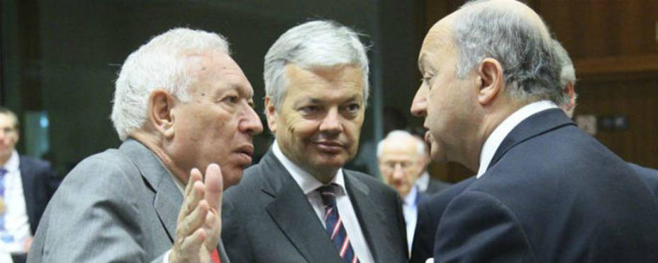 El ministro de Exteriores, García Margallo hablando con su homologo belga, Didier Reynder. EFE