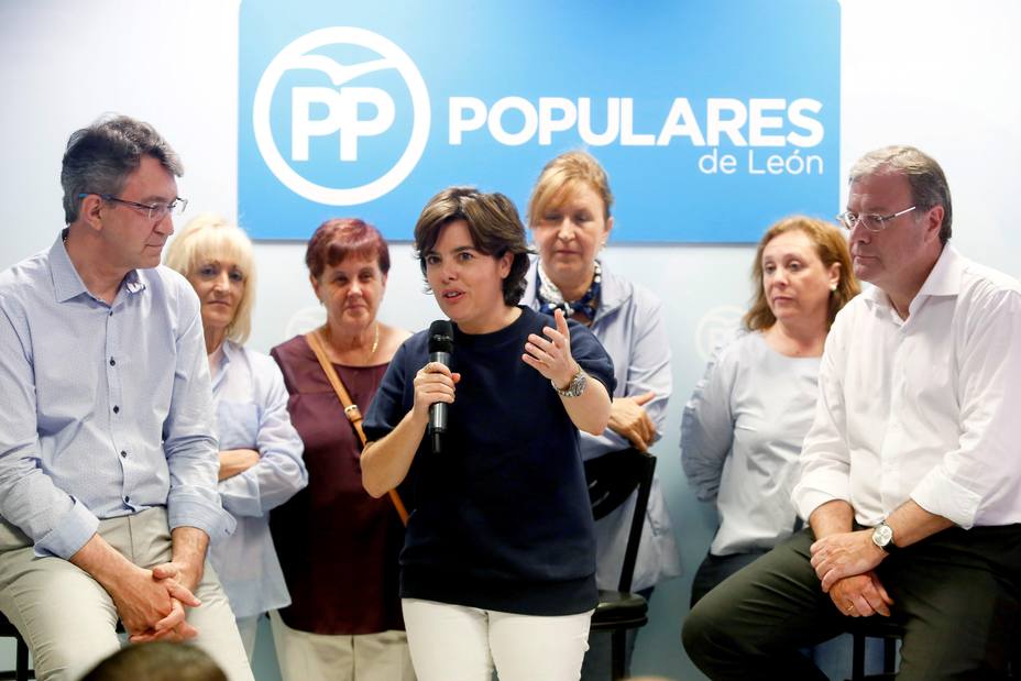 Sáenz de Santamaría se jacta de las encuestas que le dan opciones de llegar al gobierno
