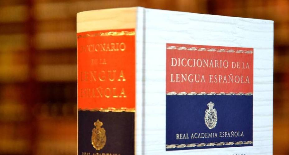 La RAE regala diccionarios porque no consigue venderlos