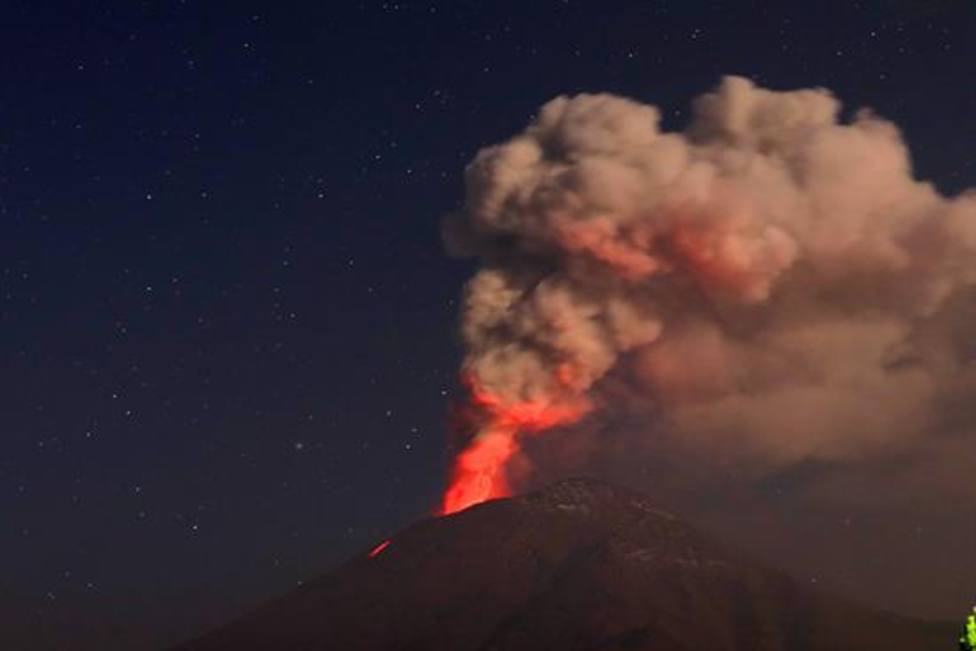 El volcán Popocatépetl de México registra 30 explosiones y presenta un nuevo domo de lava