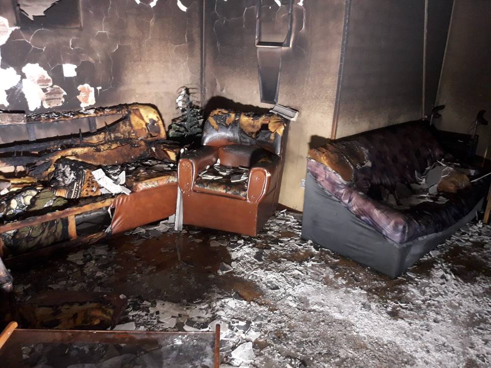 Otra imagen de cómo quedó el salón tras el incendio. SEPEI