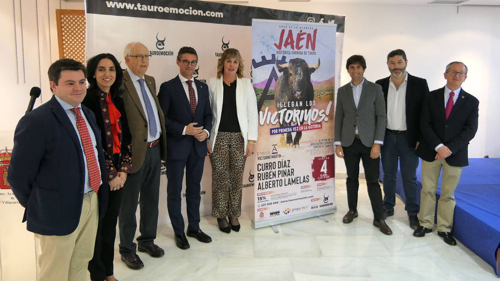 Alberto Lamelas junto al resto de participantes en la presentación del festejo de Jaén en Villacarrillo