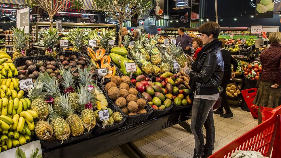 Sección de frutería del supermercado Eroski de Ribadeo