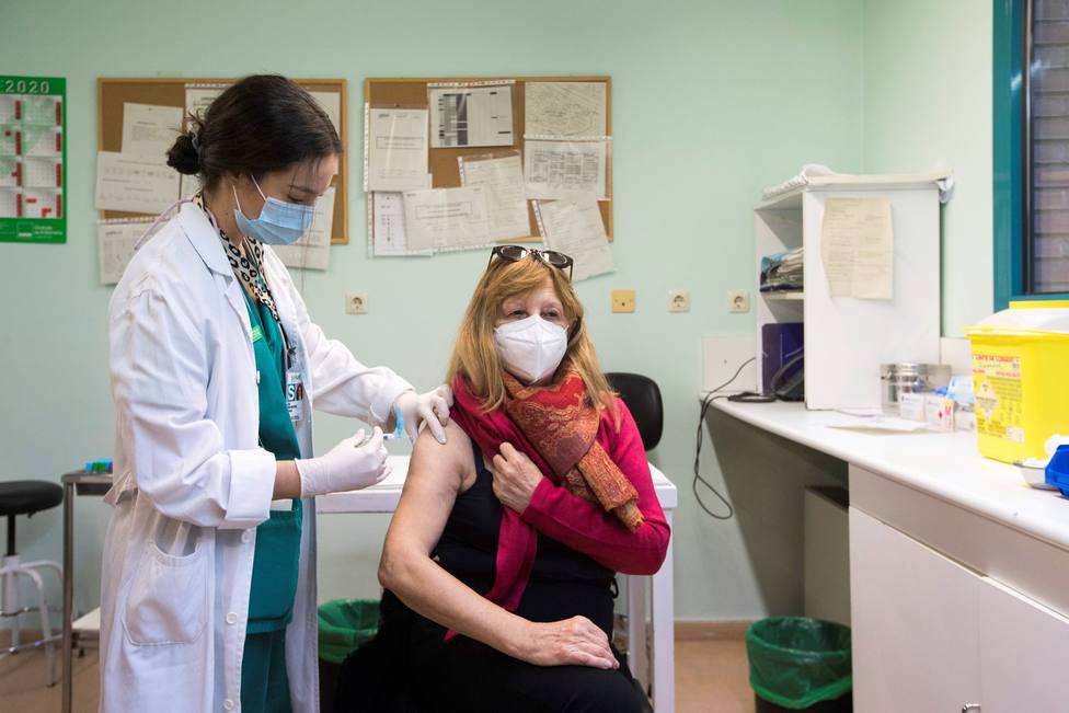 El 43,8% de los españoles no se vacunaría inmediatamente contra la covid-19