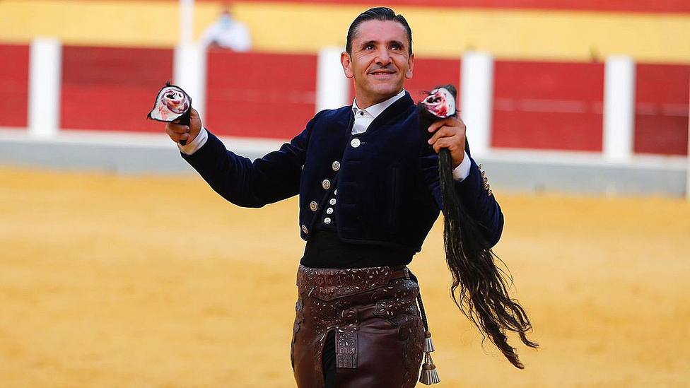 Diego Ventura con los máximos trofeos cortados este martes en Cehegín (Murcia)